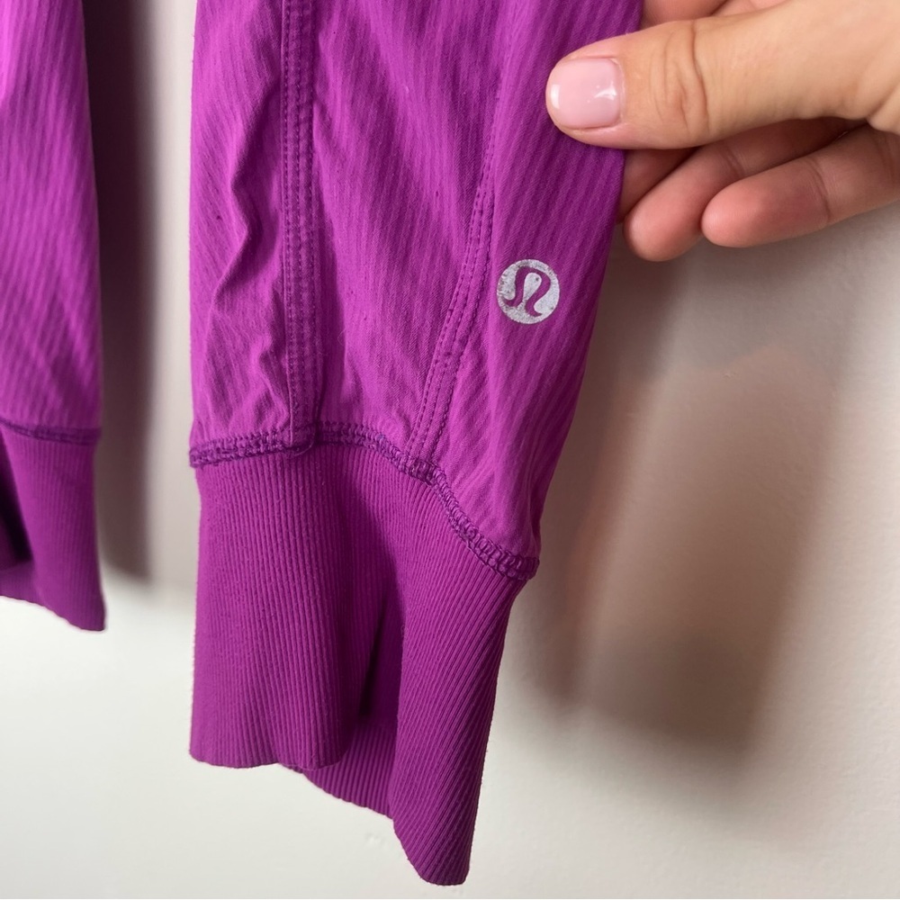 LULULEMON In Flux Crop Yoga Pant in Regal Plum size 2 - Picture 4 of 6